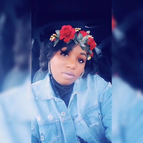 Meet your Posher, Laura - Picture 1 of 1